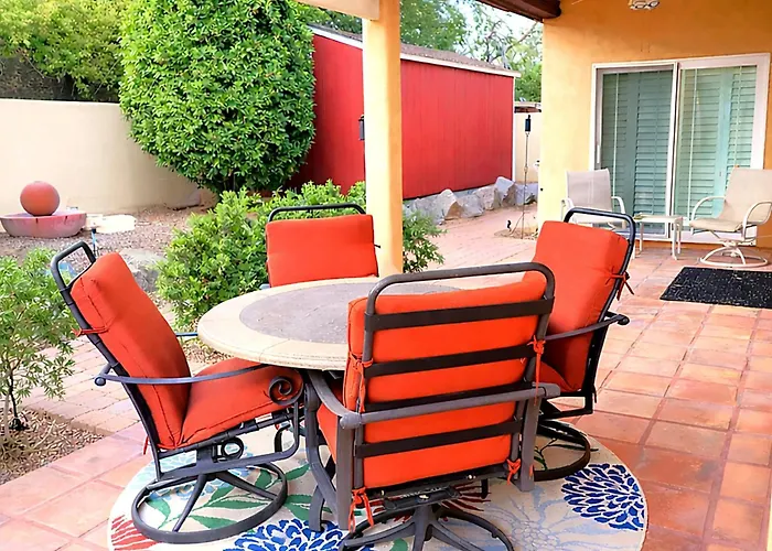 King Beds | Fast 5g Wifi | 75in Tvs | You're Home! Holiday home Phoenix