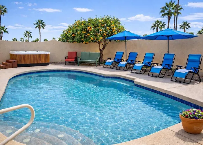Holiday home King Beds | Fast 5g Wifi | 75in Tvs | You're Home! Phoenix