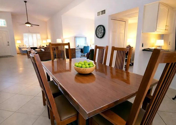 King Beds | Fast 5g Wifi | 75in Tvs | You're Home! Phoenix