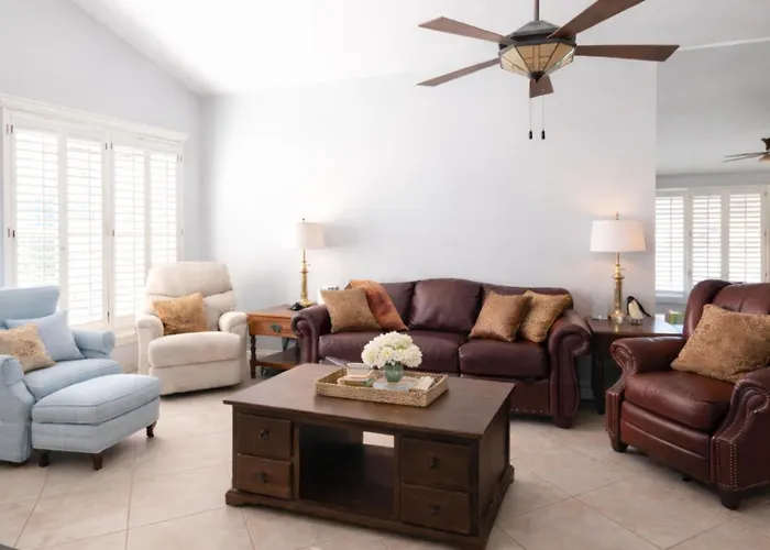 Holiday home King Beds | Fast 5g Wifi | 75in Tvs | You're Home!