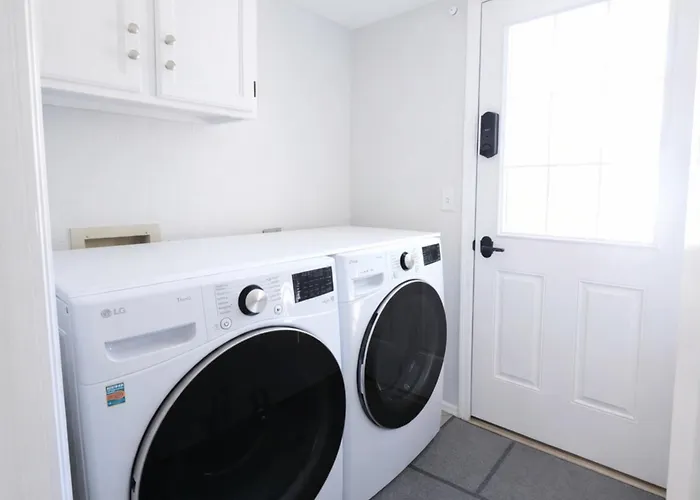 King Beds | Fast 5g Wifi | 75in Tvs | You're Home! * Phoenix