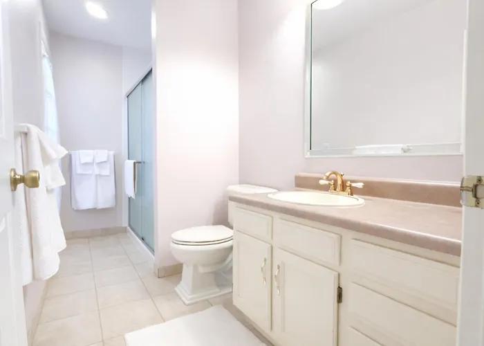 King Beds | Fast 5g Wifi | 75in Tvs | You're Home! Holiday home
