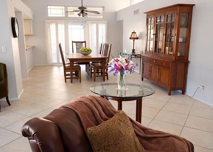 King Beds | Fast 5g Wifi | 75in Tvs | You're Home! Holiday home *