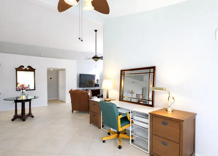Holiday home King Beds | Fast 5g Wifi | 75in Tvs | You're Home!