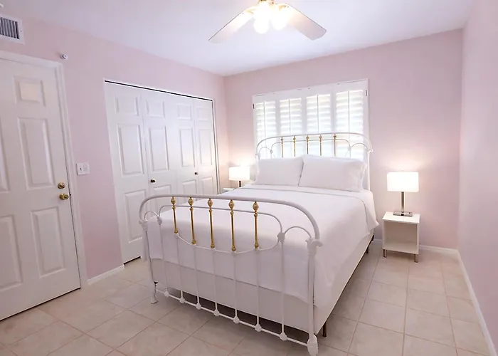 King Beds | Fast 5g Wifi | 75in Tvs | You're Home! Holiday home *