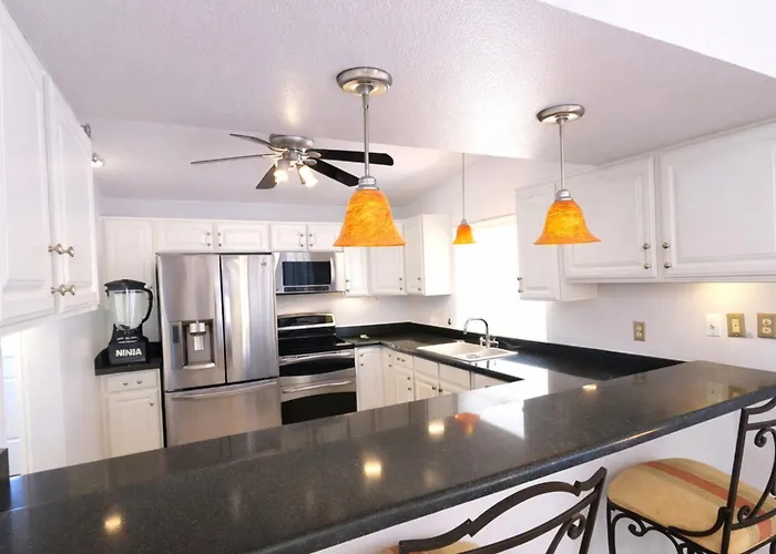 King Beds | Fast 5g Wifi | 75in Tvs | You're Home! Phoenix